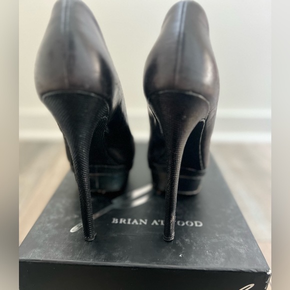 Brian Atwood B Fontaine High Heel Pump - Black / Lizard - size 8 - Picture 12 of 12